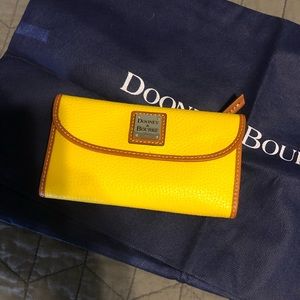 Dooney & Bourke wallet